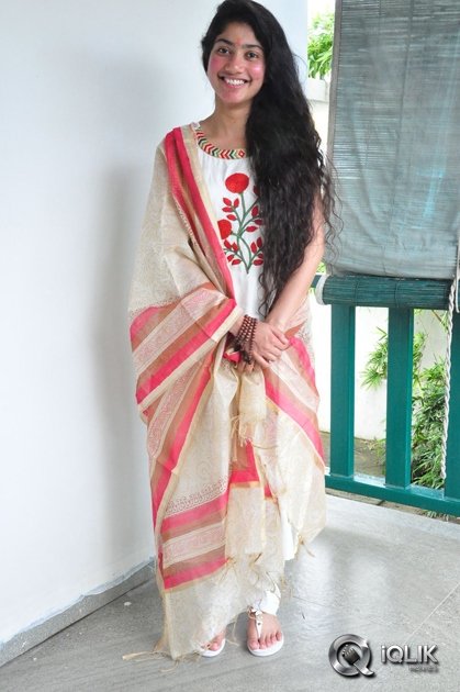 Sai-Pallavi-at-Fidaa-Movie-Opening